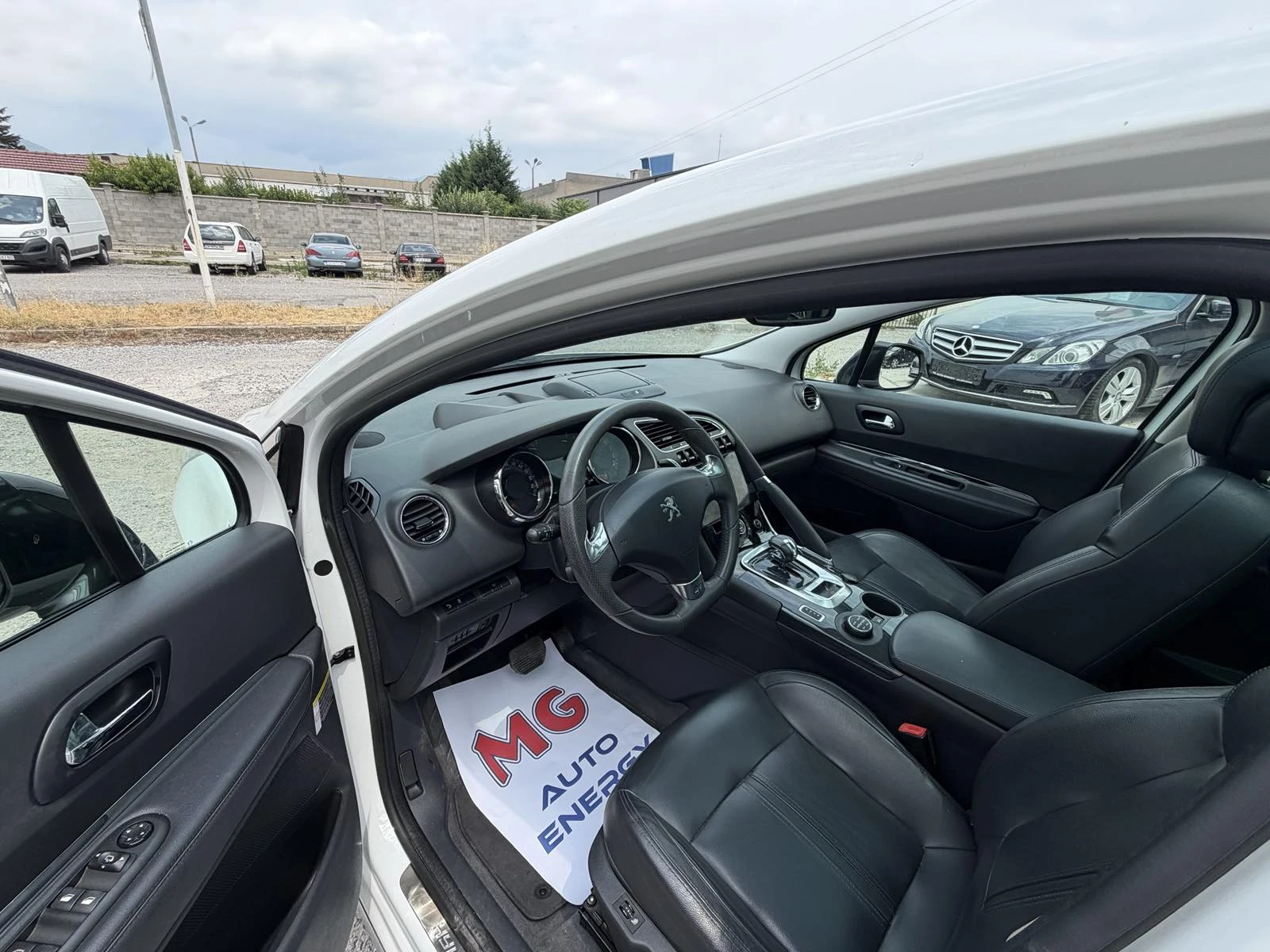 Peugeot 3008  hibrid 4x4, снимка 9 - Автомобили и джипове - 55375003
