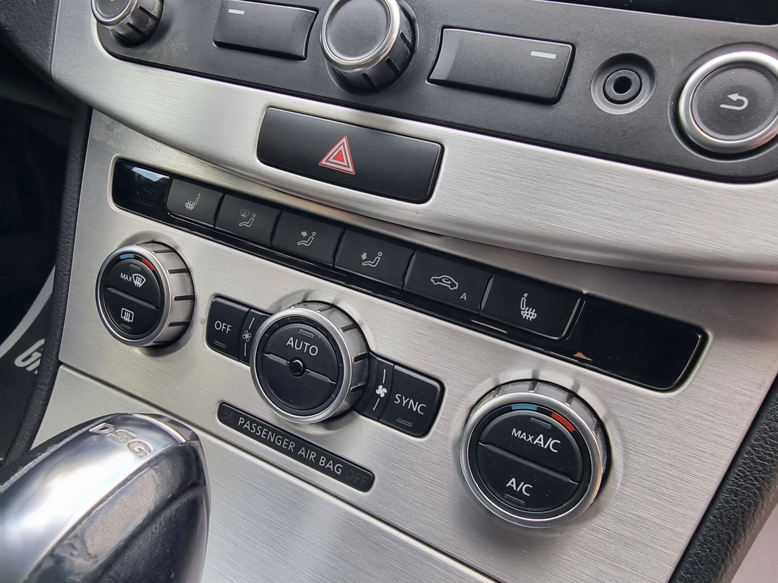 VW Passat 2.0TDI* AVTOMAT* , снимка 14 - Автомобили и джипове - 55884776