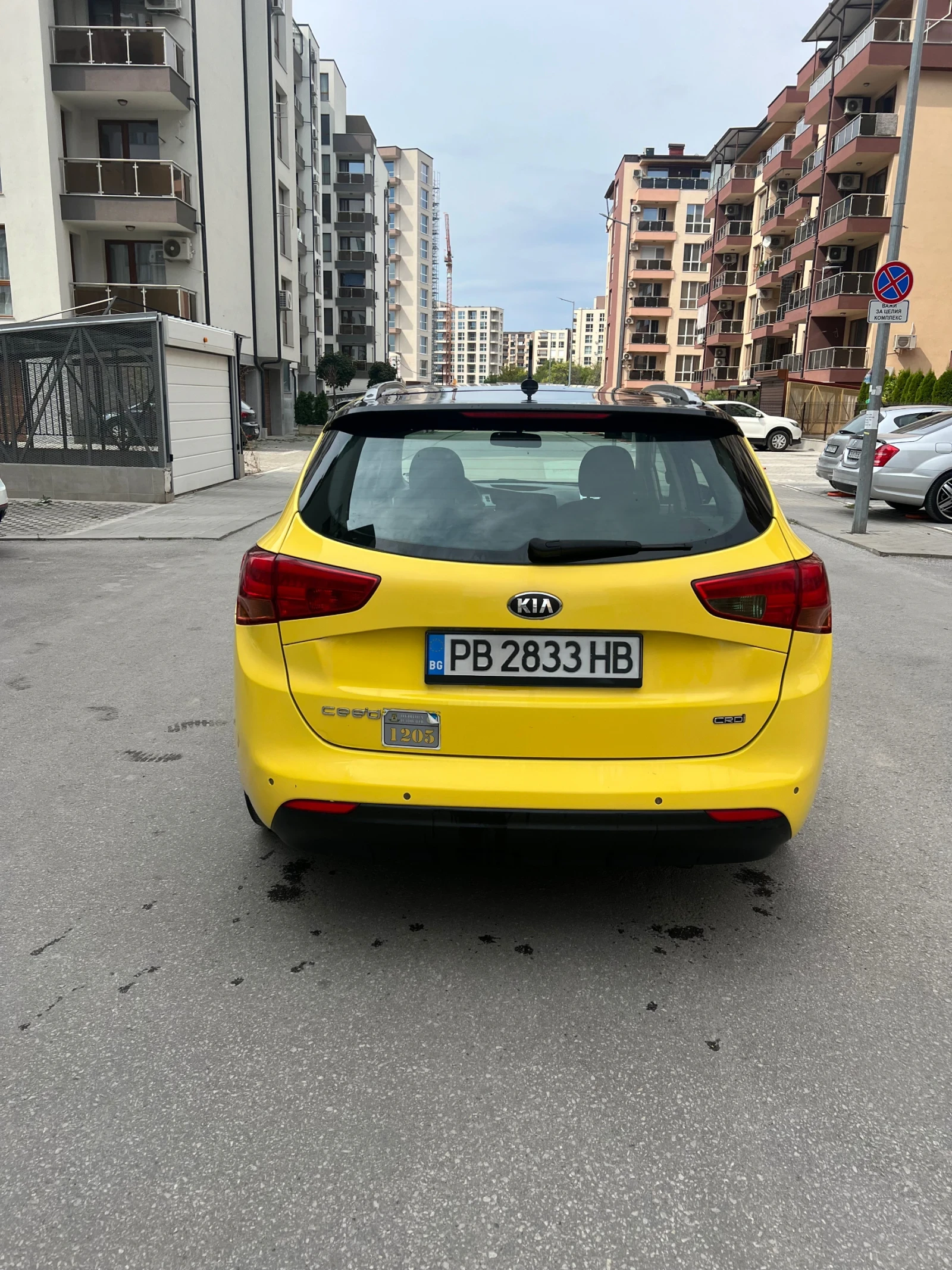 Kia Ceed 1.6 CRDI, снимка 3 - Автомобили и джипове - 56182583