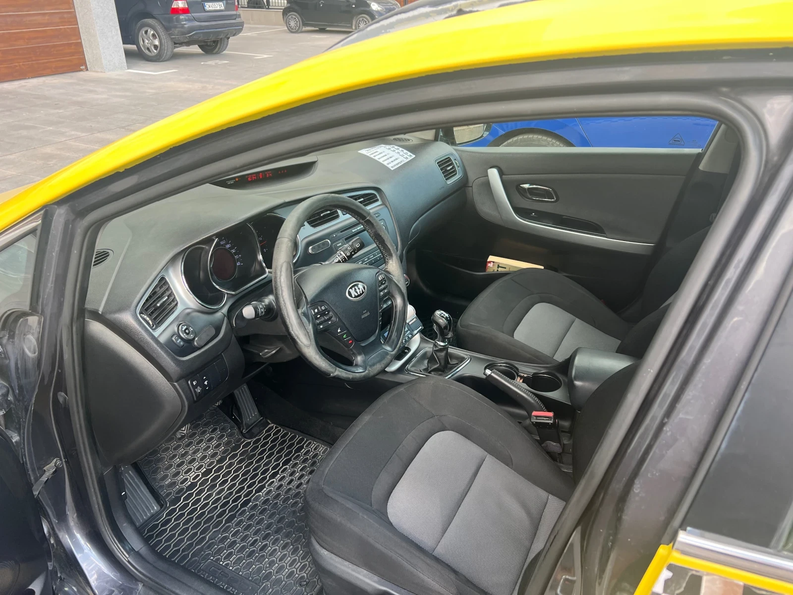 Kia Ceed 1.6 CRDI, снимка 10 - Автомобили и джипове - 56182583