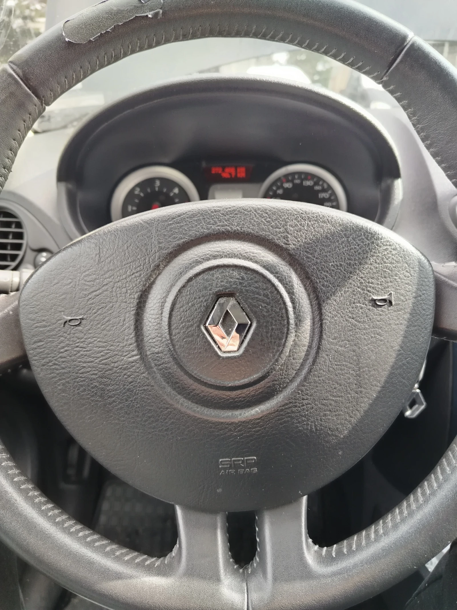Renault Clio III, снимка 13 - Автомобили и джипове - 56521356