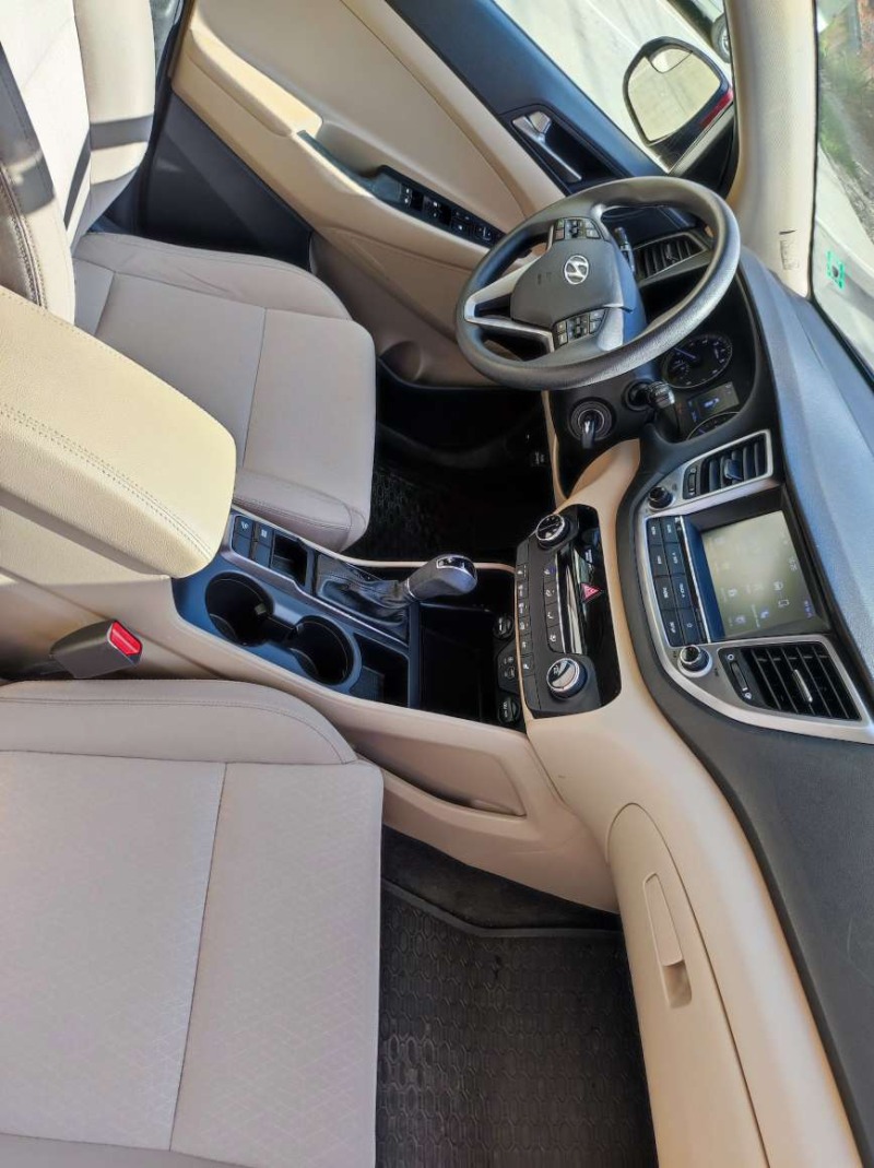 Hyundai Tucson 2.0 GDI, снимка 8 - Автомобили и джипове - 46199065