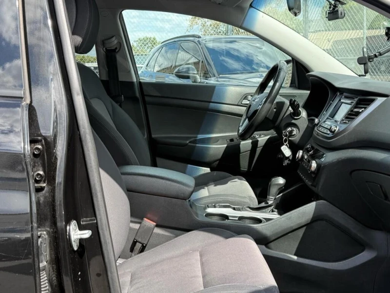 Hyundai Tucson PREMIUM * * CARFAX * * АВТО КРЕДИТ * * , снимка 9 - Автомобили и джипове - 52869448