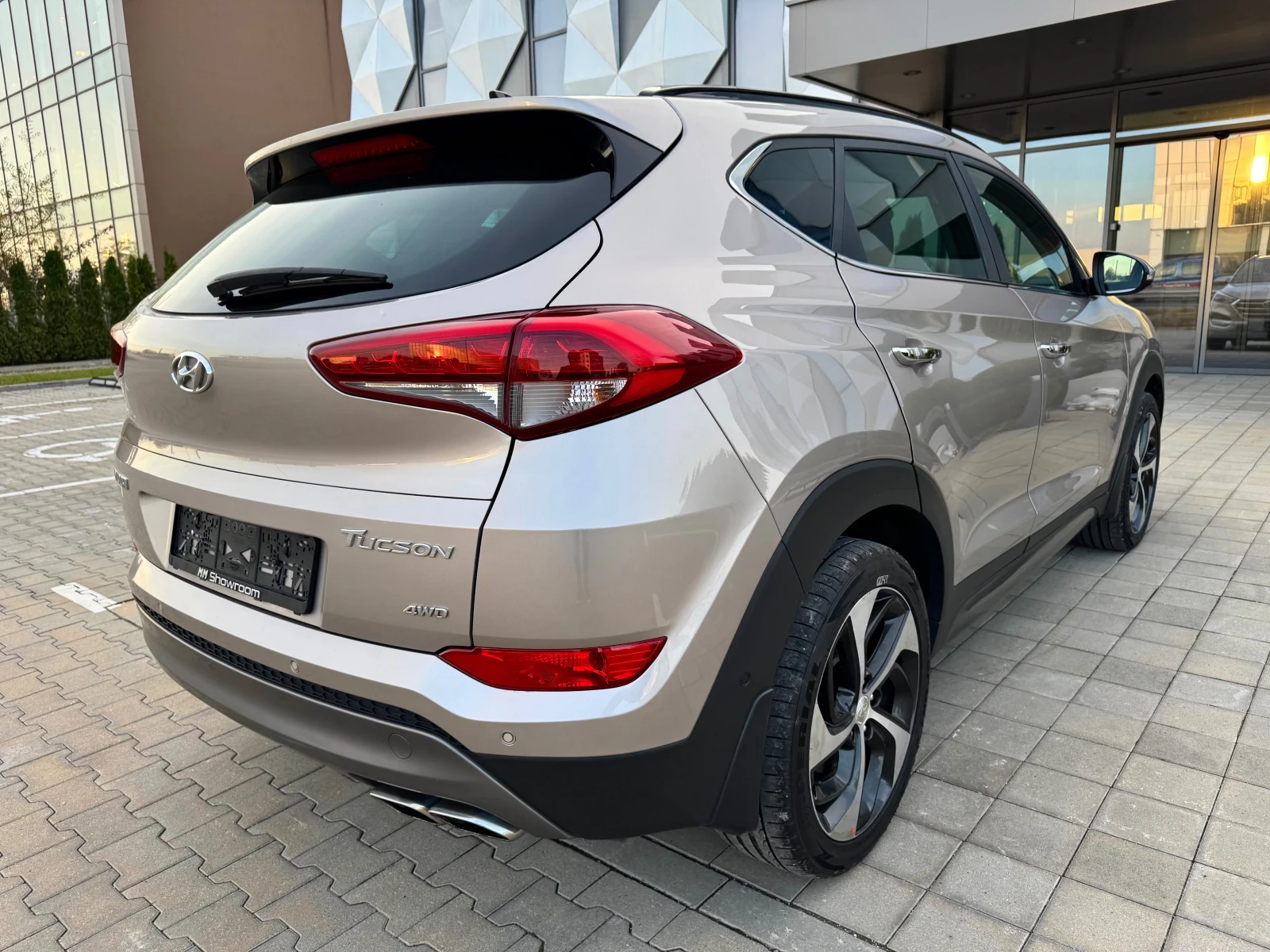 Hyundai Tucson PREMIUM-4X4-ОБДУХВАНЕ-ПАНОРАМА-КАМЕРА-ПАМЕТ- - изображение 5