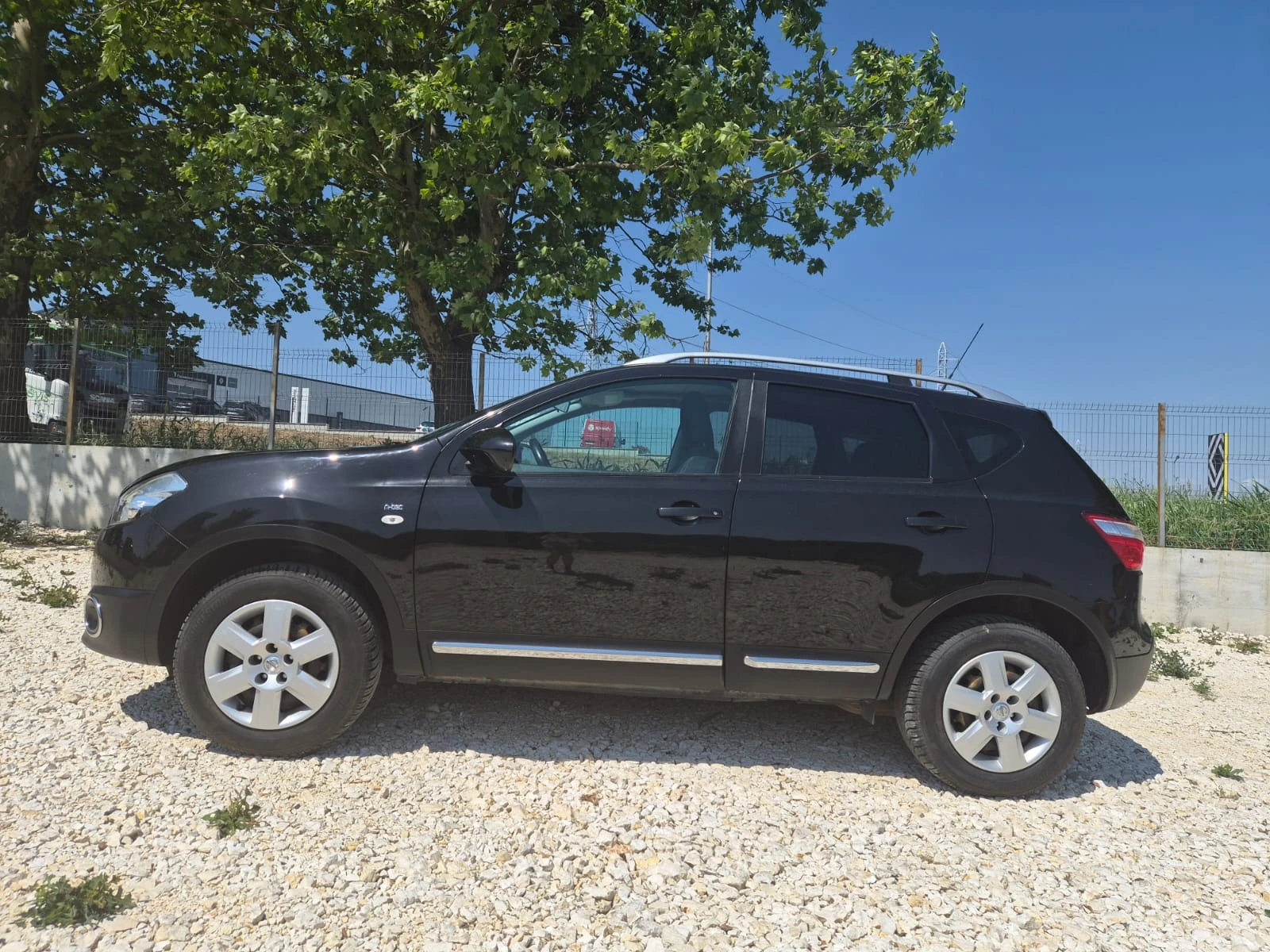 Nissan Qashqai 2.0 /Навигация/Камера/Панорама/4x4, снимка 4 - Автомобили и джипове - 55068360