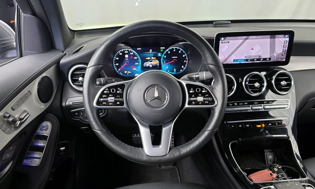Mercedes-Benz GLC 300 AMG* LINE* ДИСТРОНИК* ХЕДЪП* 360КАМЕРА* , снимка 7 - Автомобили и джипове - 55431147