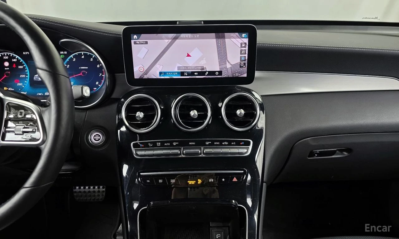 Mercedes-Benz GLC 300 AMG* LINE* ДИСТРОНИК* ХЕДЪП* 360КАМЕРА* , снимка 8 - Автомобили и джипове - 55431147