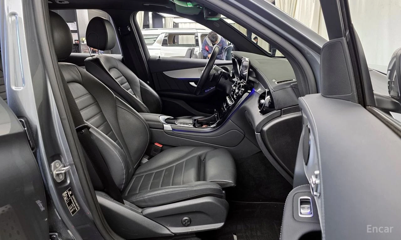 Mercedes-Benz GLC 300 AMG* LINE* ДИСТРОНИК* ХЕДЪП* 360КАМЕРА* , снимка 14 - Автомобили и джипове - 55431147