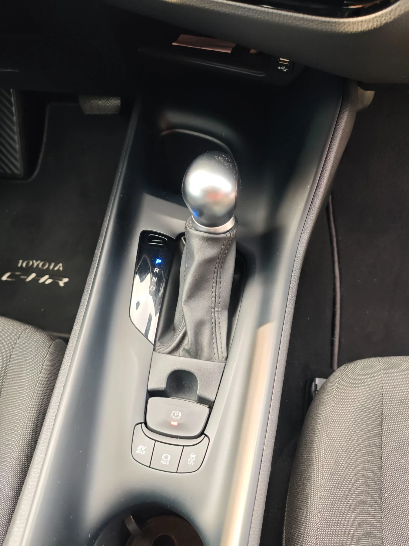 Toyota C-HR 1.8 hybrid, снимка 11 - Автомобили и джипове - 55606257