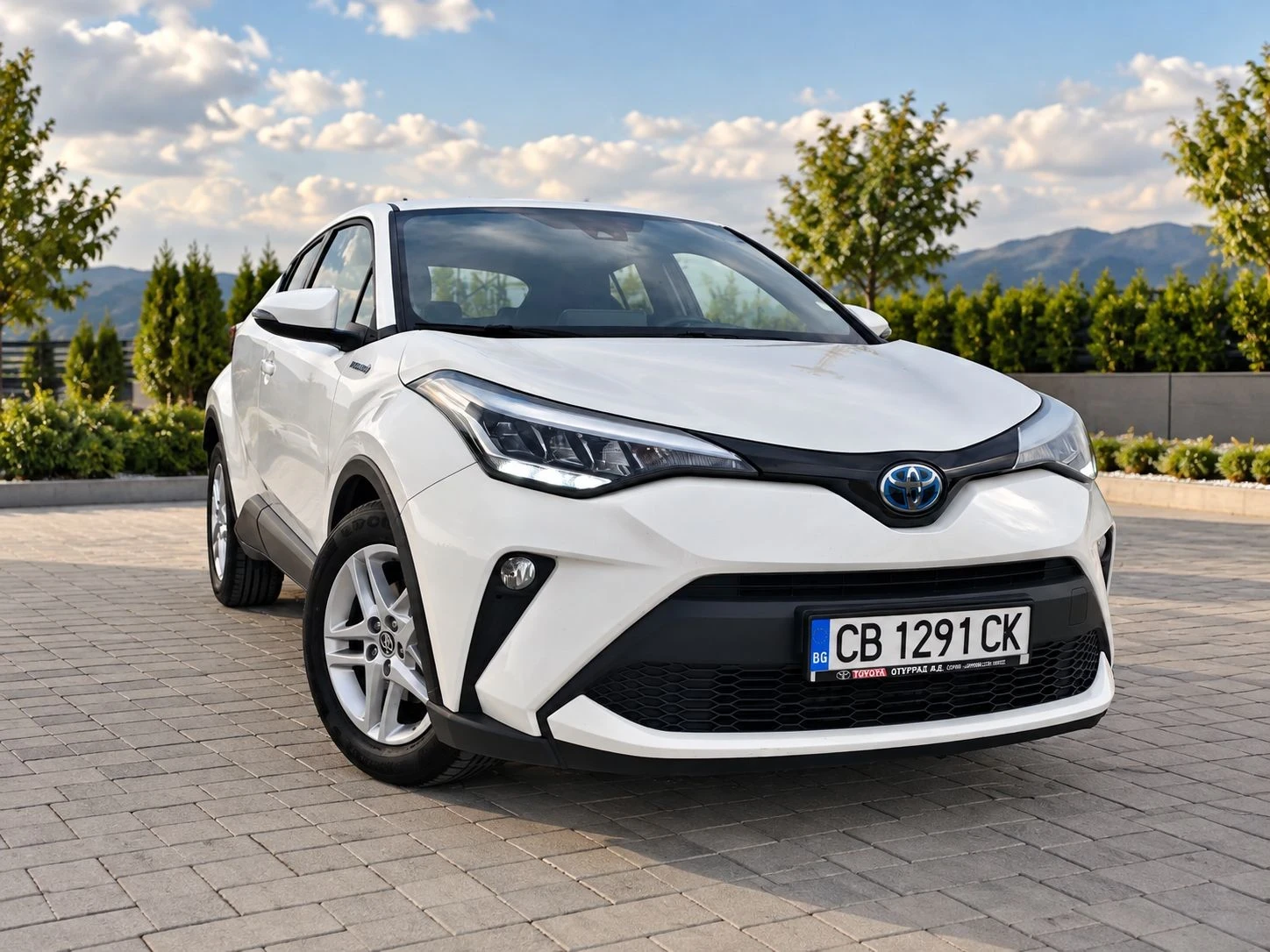 Toyota C-HR 1.8 hybrid, снимка 13 - Автомобили и джипове - 55606257