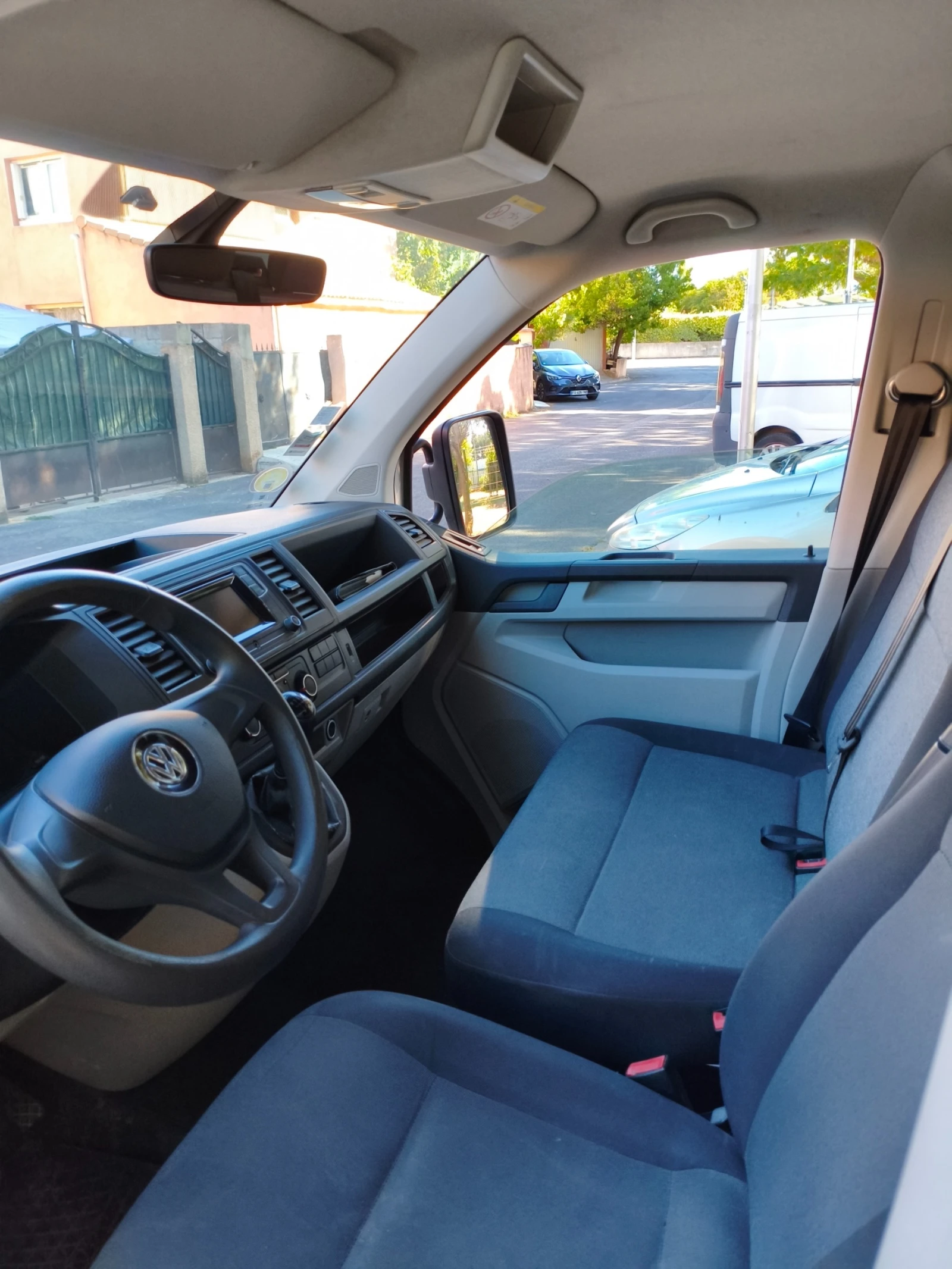 VW Transporter T6 2.0 TDI - изображение 7