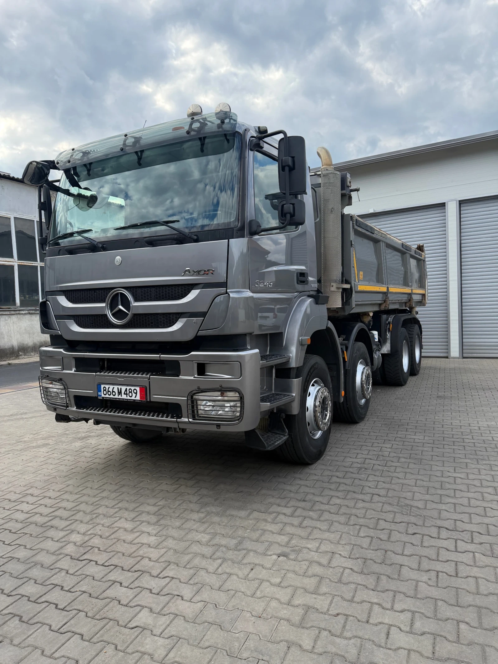 Mercedes-Benz 3243