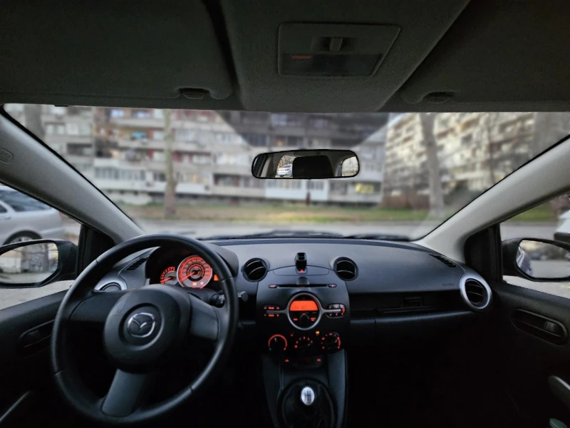 Mazda 2, снимка 8 - Автомобили и джипове - 48560937