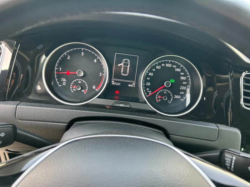 VW Golf 1.6 Bluemotion, снимка 8 - Автомобили и джипове - 52494726