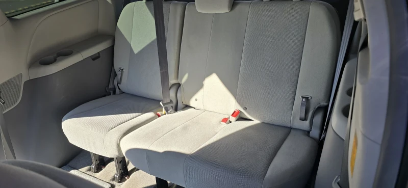 Toyota Sienna 3.5 V6 FWD 267к.с, снимка 9 - Автомобили и джипове - 52968017