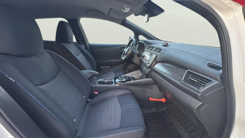 Nissan Leaf  40 KWh, снимка 13 - Автомобили и джипове - 53257874