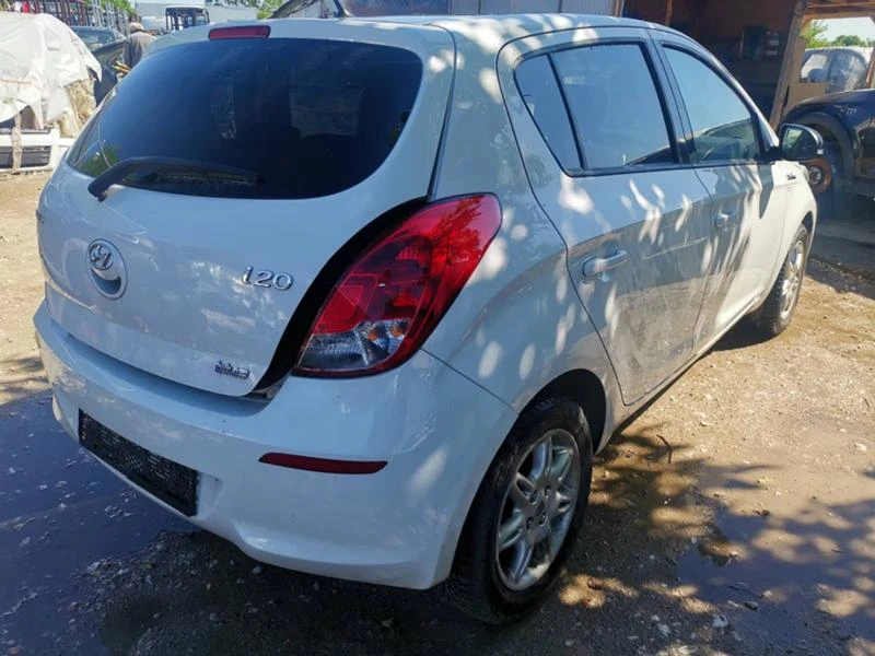 Hyundai I20 1.2I FACE , снимка 4 - Автомобили и джипове - 36932317