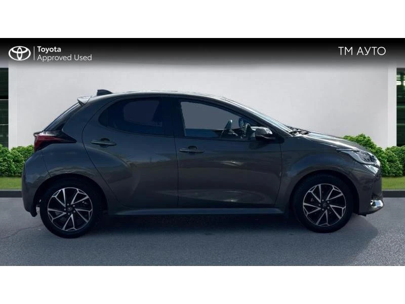 Toyota Yaris 1.5P M/T FWD CHIC, снимка 17 - Автомобили и джипове - 53450711