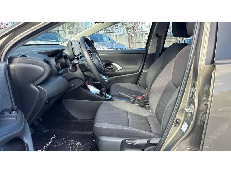 Toyota Yaris 1.5P M/T FWD CHIC, снимка 12 - Автомобили и джипове - 53450711