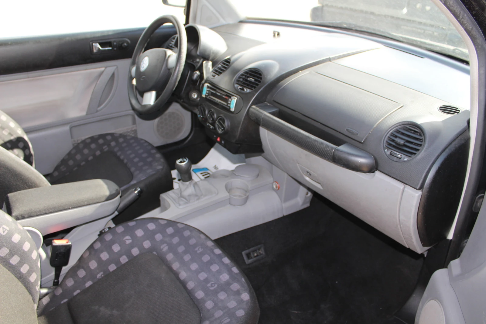 VW New beetle 1.9TDI НОВ ВНОС | Mobile.bg — изображение 12