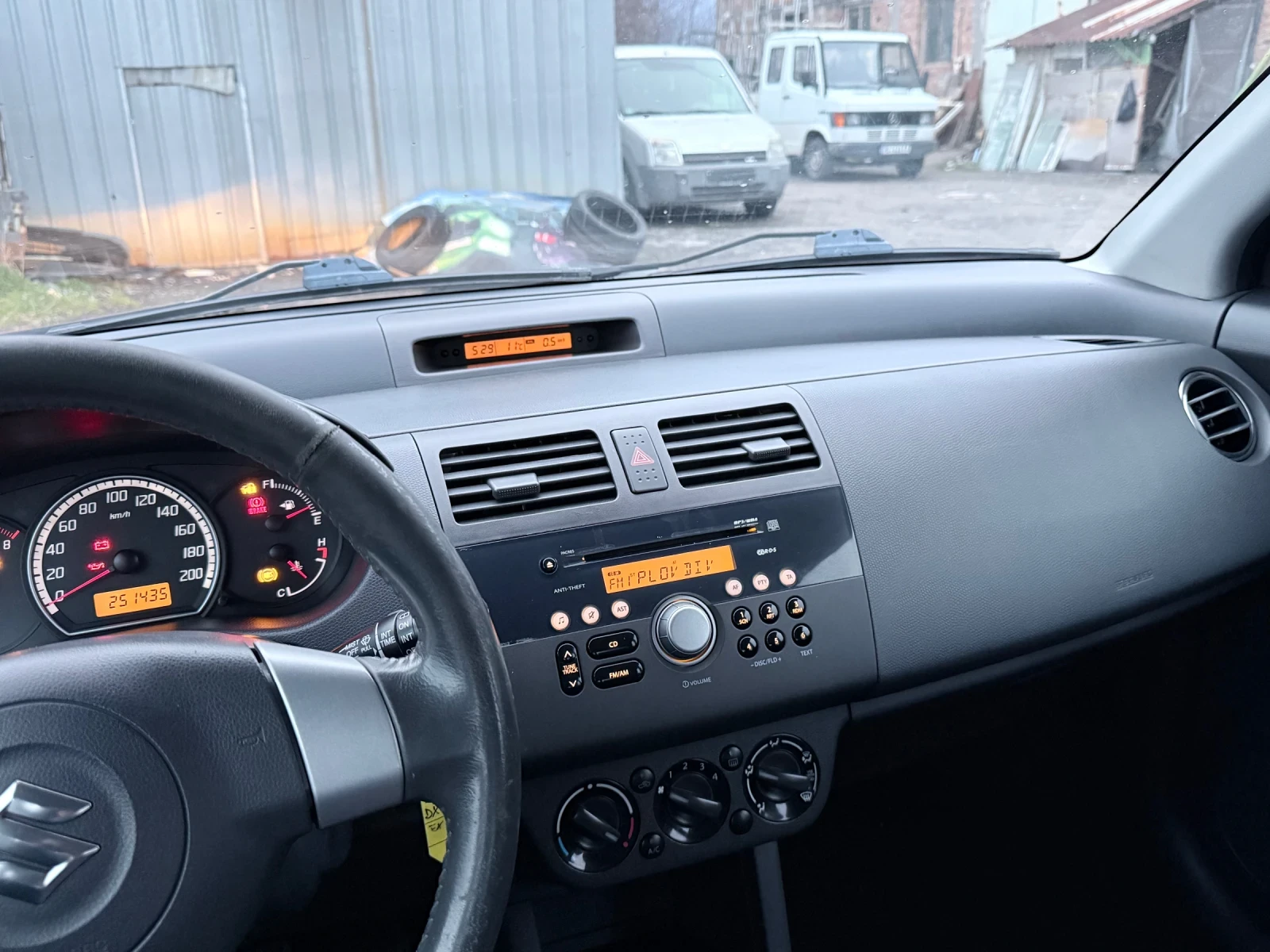 Suzuki Swift 1.3 4�4 | Mobile.bg � ����������� 10