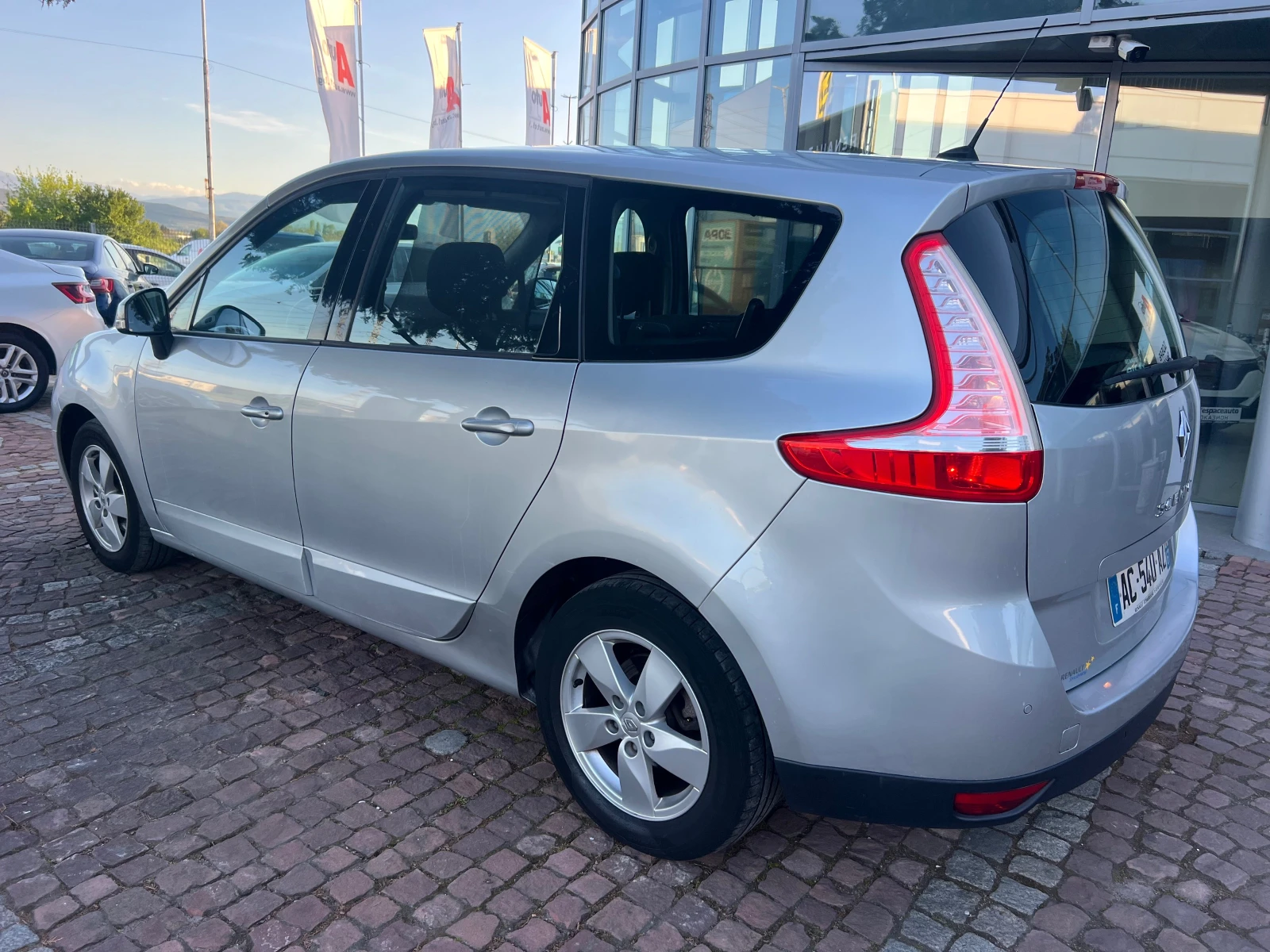 Renault Scenic 1.9 DCI 6+ 1/CLIMA/NAVI, снимка 7 - Автомобили и джипове - 54772155