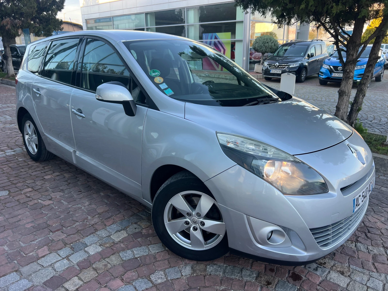 Renault Scenic 1.9 DCI 6+ 1/CLIMA/NAVI, снимка 17 - Автомобили и джипове - 54772155
