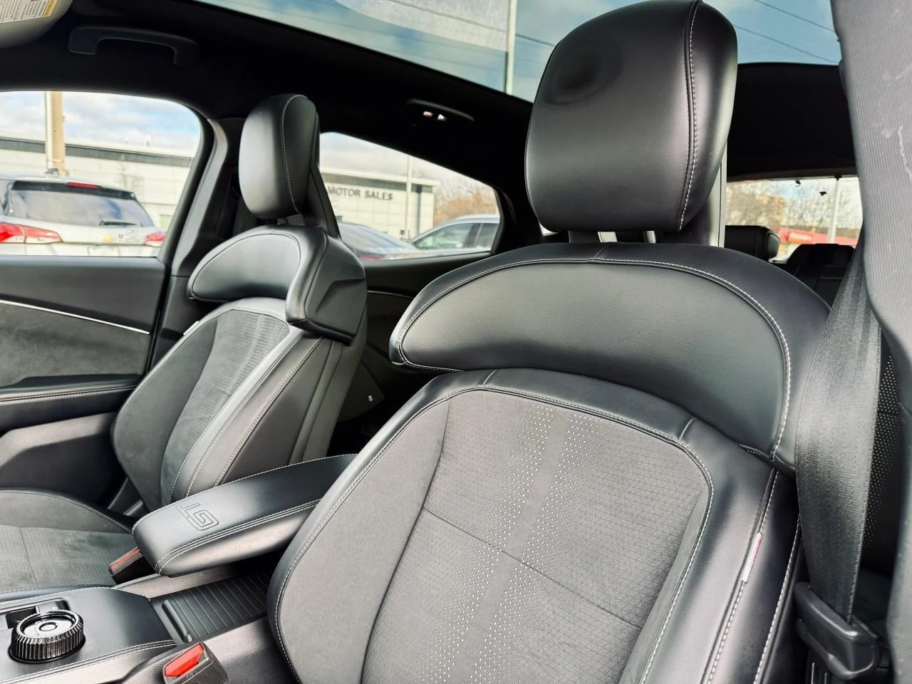 Ford Mustang Mach-E GT Pano Sunroof С РЕГИСТРАЦИЯ & АВТО КРЕДИТ, снимка 10 - Автомобили и джипове - 54072925