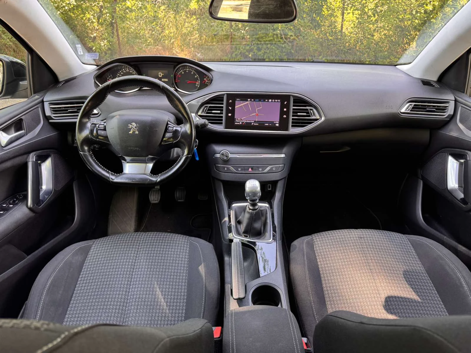 Peugeot 308 Facelift 1.2 e-THP 110 к.с., снимка 5 - Автомобили и джипове - 55198313