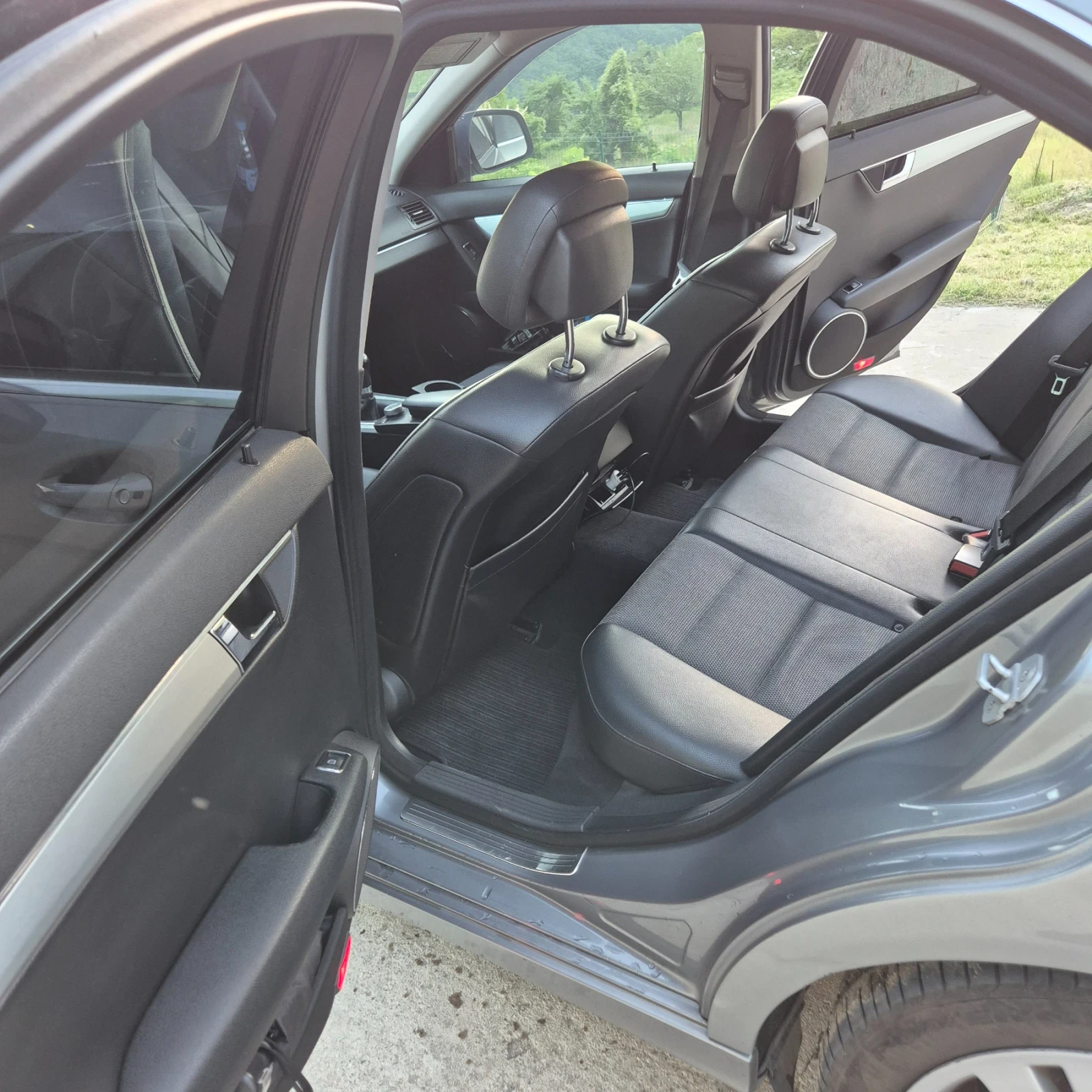 Mercedes-Benz C 220, снимка 5 - Автомобили и джипове - 55268552