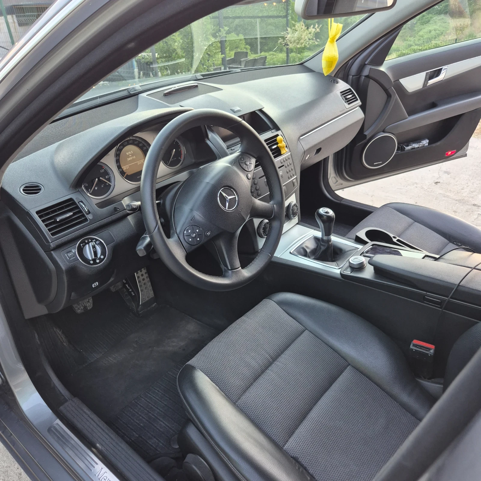 Mercedes-Benz C 220, снимка 3 - Автомобили и джипове - 55268552
