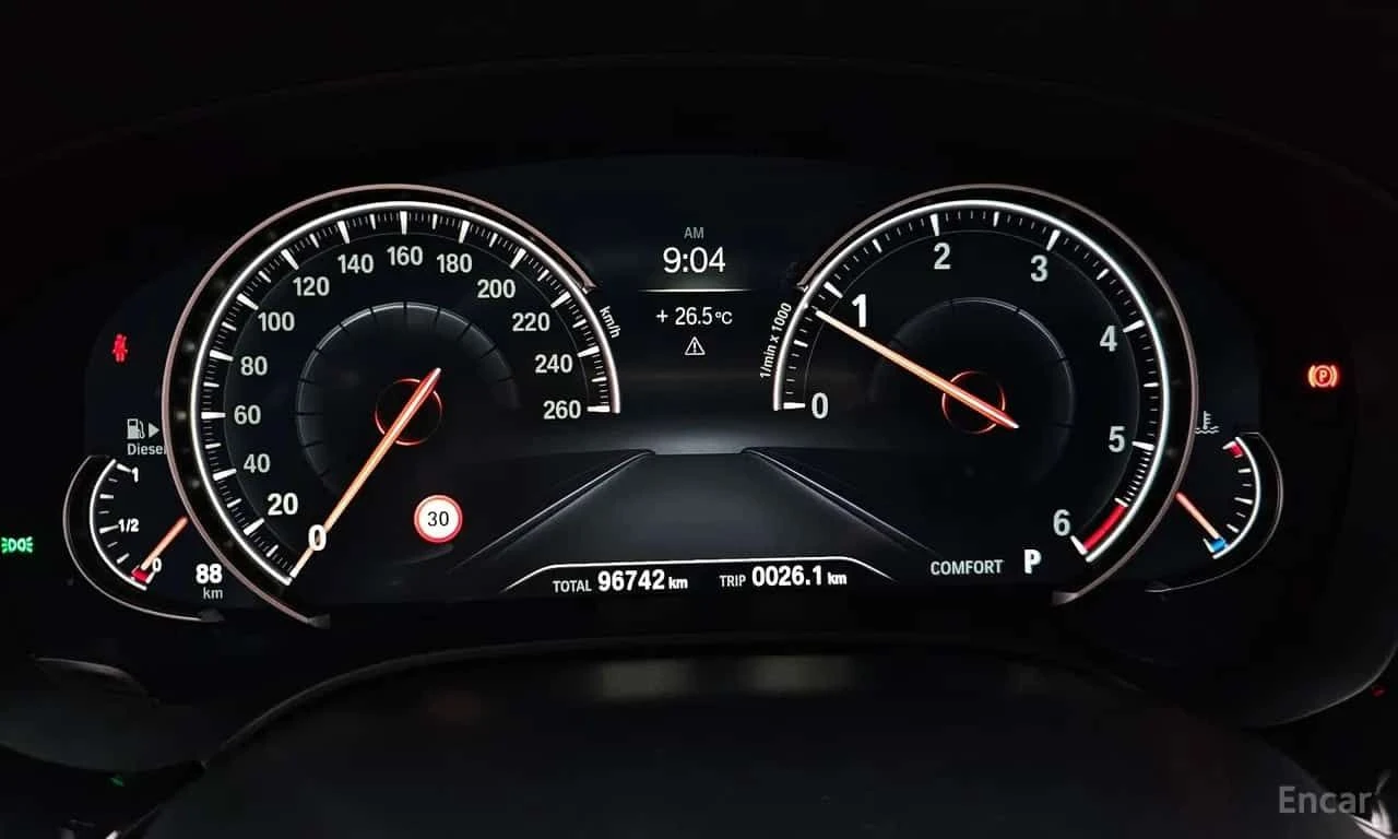 BMW 520 * xDrive M Sport Package * DISTRONIC, снимка 8 - Автомобили и джипове - 55571748