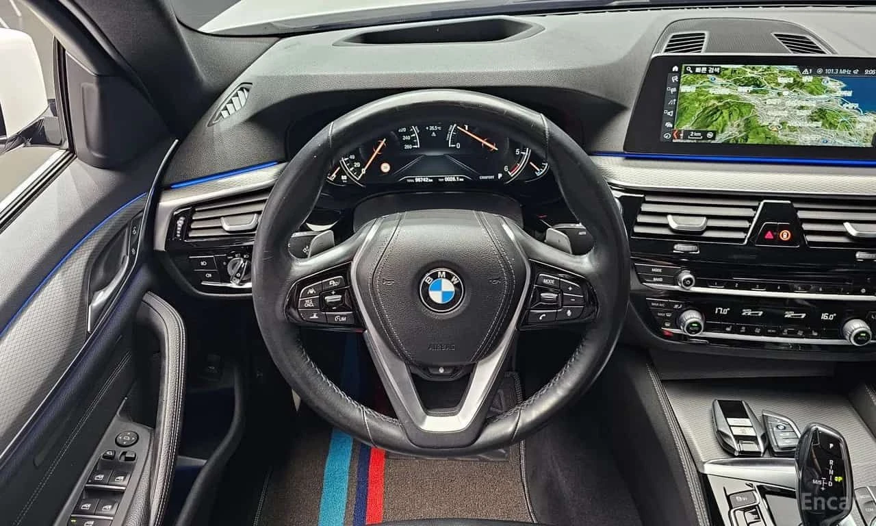 BMW 520 * xDrive M Sport Package * DISTRONIC, снимка 13 - Автомобили и джипове - 55571748