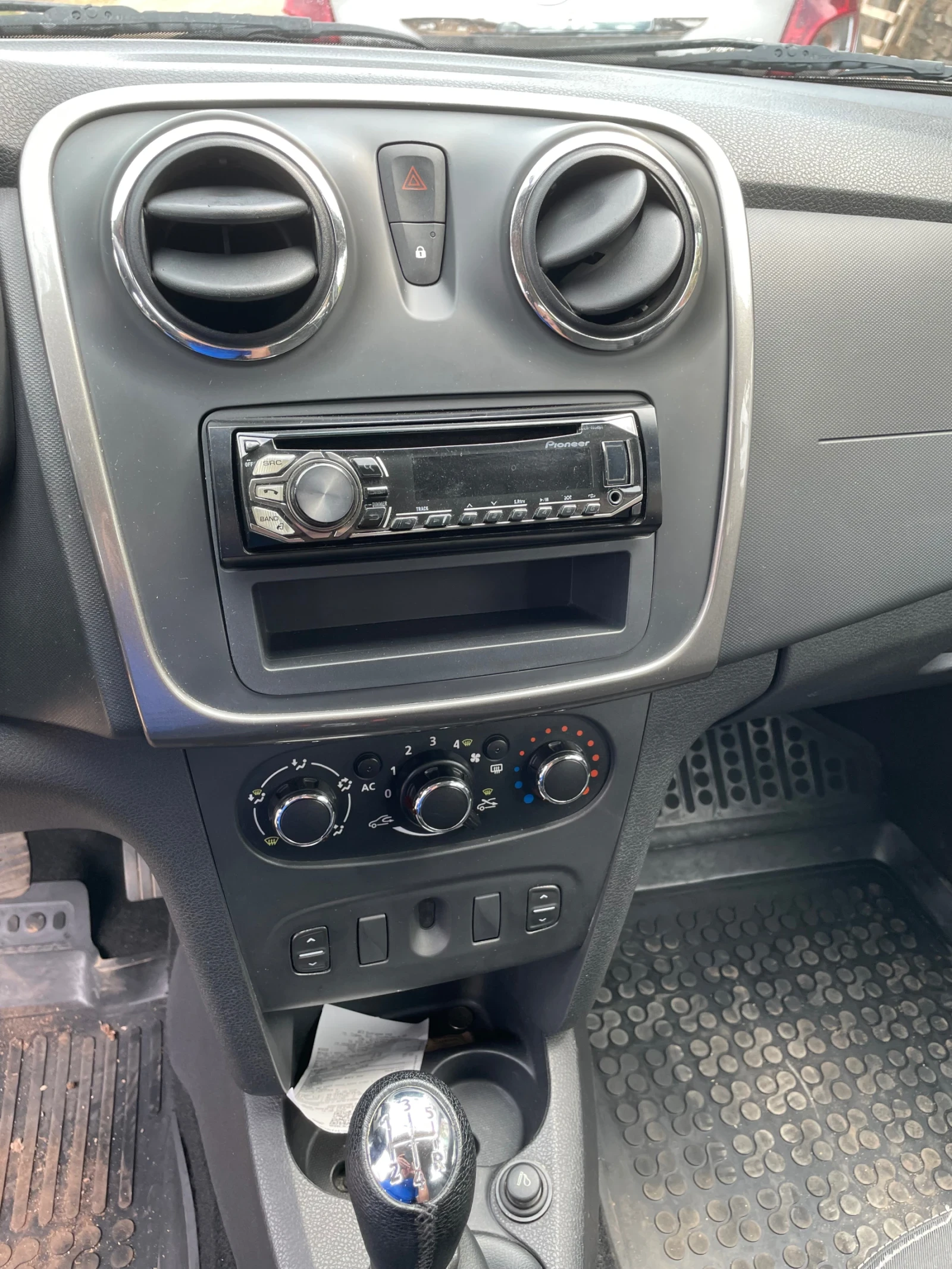 Dacia Sandero, снимка 2 - Автомобили и джипове - 55737124