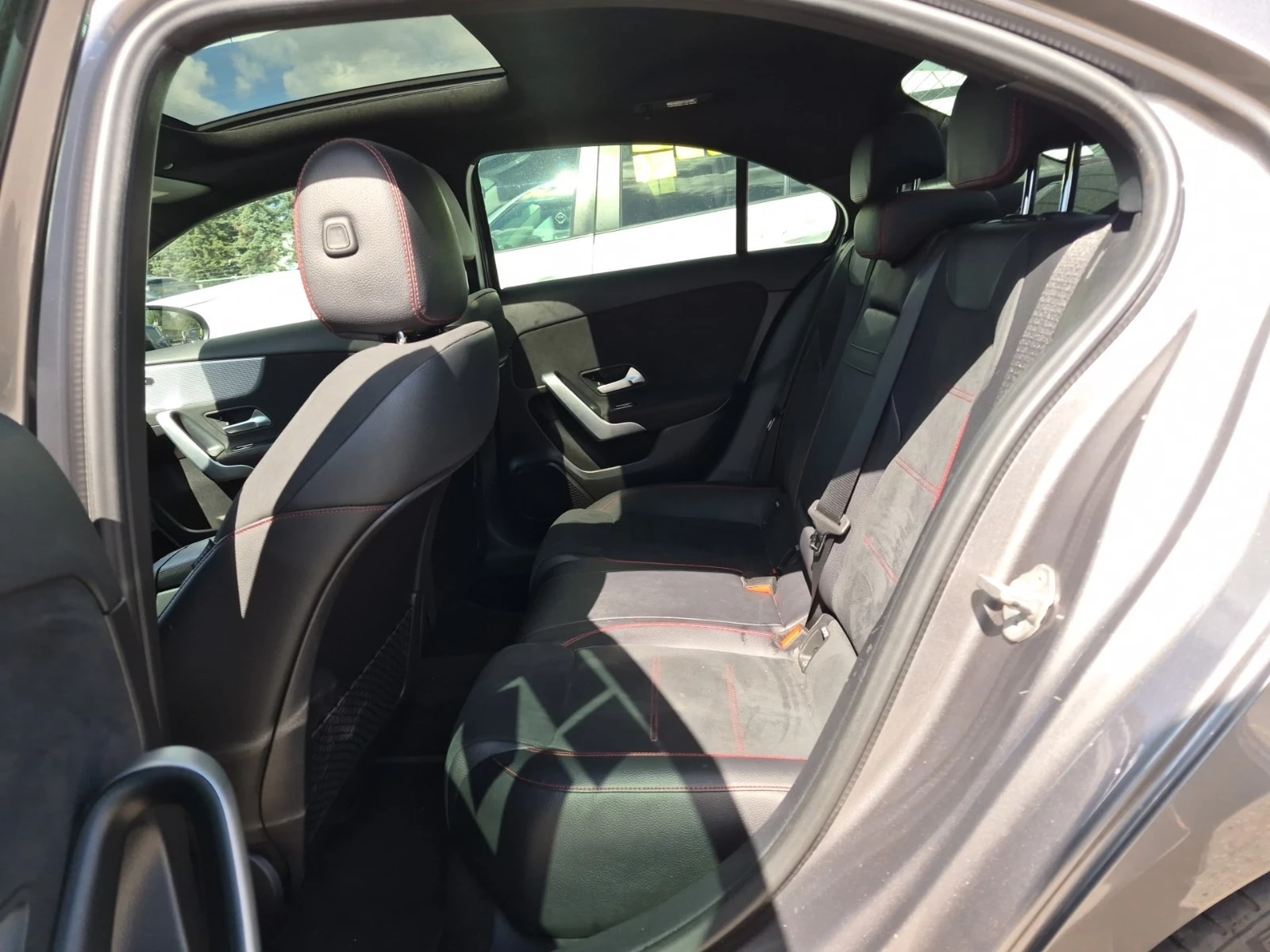 Mercedes-Benz A 220 * CARFAX * ДИСТРОНИК * АЛКАНТАРА * ПАНОРАМА, снимка 11 - Автомобили и джипове - 55886606