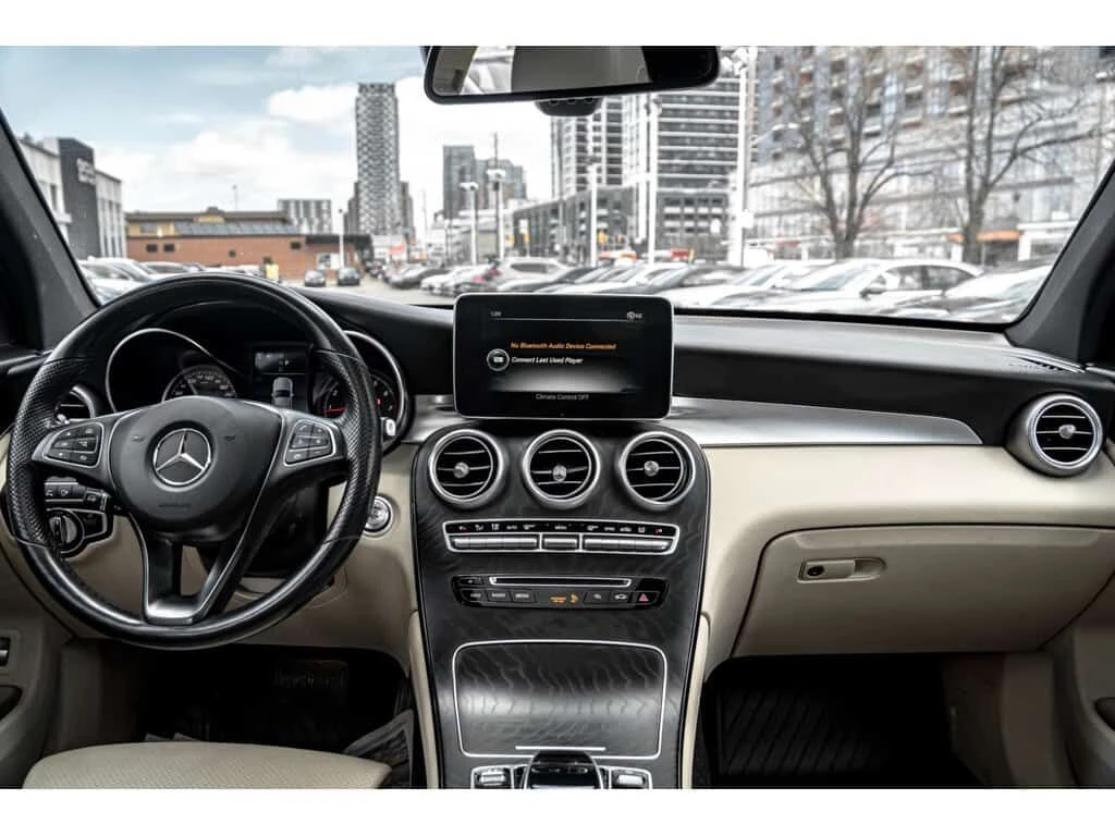 Mercedes-Benz GLC 300 АМГ ПАКЕТ/4MATIC/ SUV /360/Подгрев/Пано/Дистроник/, снимка 15 - Автомобили и джипове - 53976063