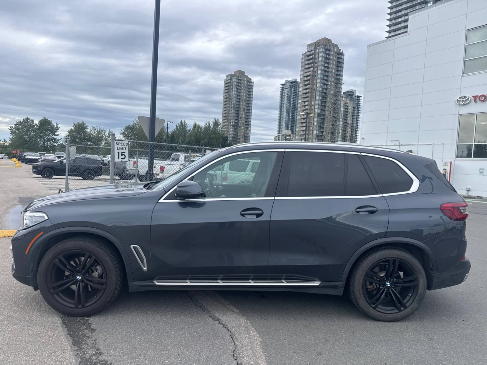 BMW X5 XDRIVE40I* HARMAN KARDON* HEAD-UP* ПОДГРЕВ* CARFAX, снимка 3 - Автомобили и джипове - 55461346