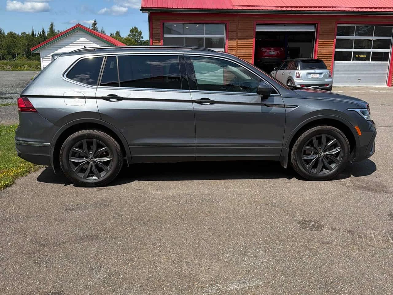 VW Tiguan * Comfortline * CARFAX * ОПЦИЯ ЗА ФИНАНСИРАНЕ, снимка 3 - Автомобили и джипове - 55647613
