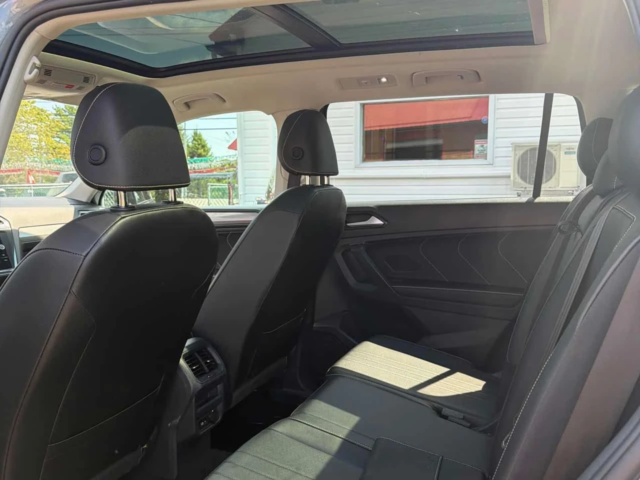 VW Tiguan * Comfortline * CARFAX * ОПЦИЯ ЗА ФИНАНСИРАНЕ, снимка 13 - Автомобили и джипове - 55647613