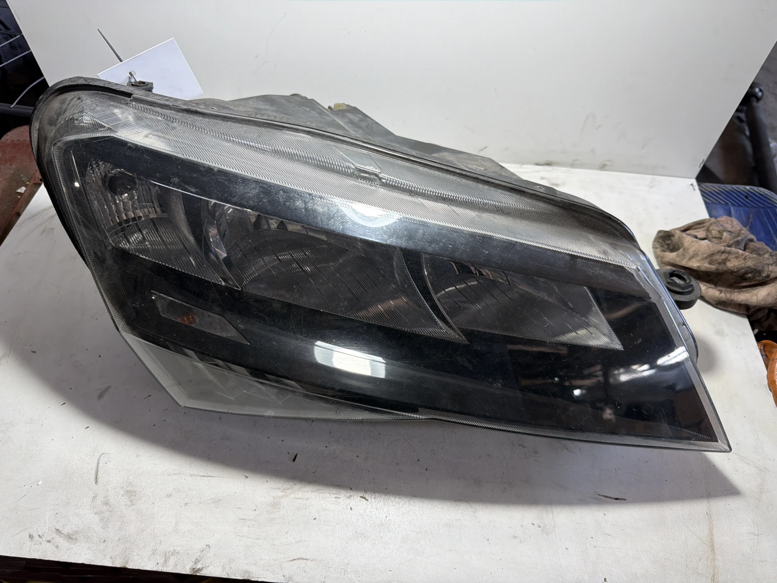 фар десен обикновен 3V2941016 Skoda Superb