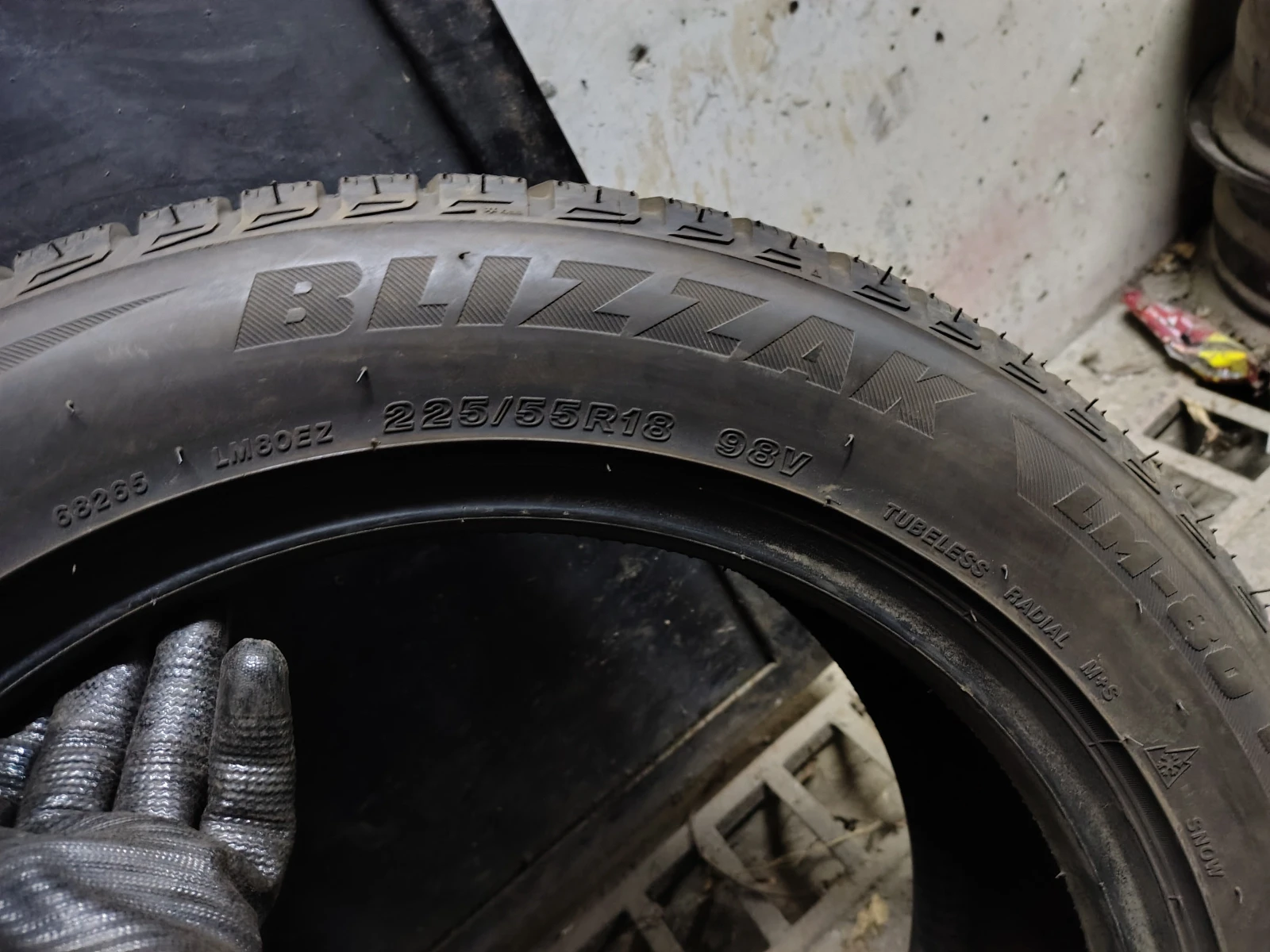 Гуми Зимни 225/55R18, снимка 5 - Гуми и джанти - 53941458