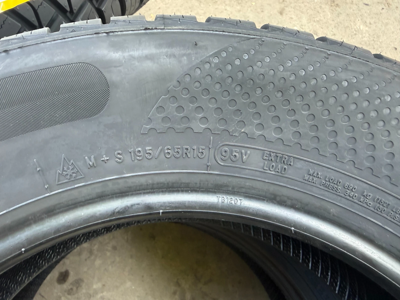 Гуми Всесезонни 195/65R15, снимка 6 - Гуми и джанти - 55650229
