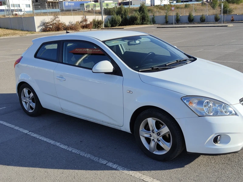 Kia Ceed, снимка 6 - Автомобили и джипове - 47020711