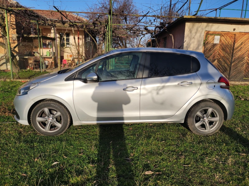 Peugeot 208 PureTech, снимка 4 - Автомобили и джипове - 49268524