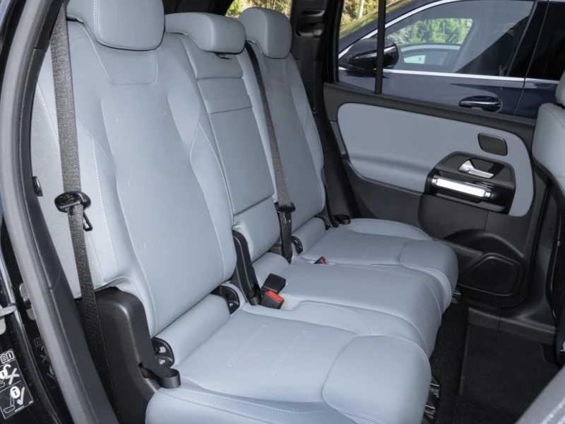 Mercedes-Benz EQB 300 AMG/4-MATIC/FACELIFT/NIGHT/LED/CAMERA/, снимка 14 - Автомобили и джипове - 51275263