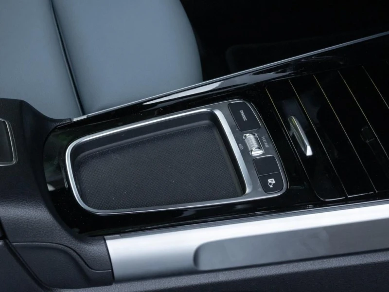 Mercedes-Benz EQB 300 AMG/4-MATIC/FACELIFT/NIGHT/LED/CAMERA/, снимка 10 - Автомобили и джипове - 51275263