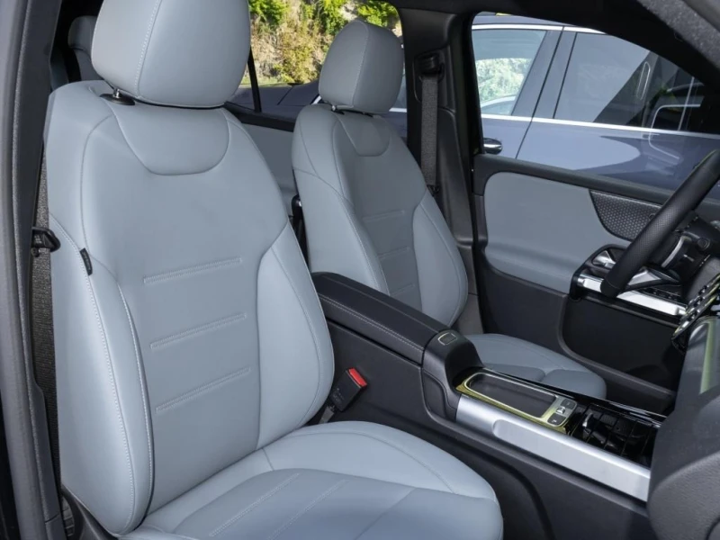 Mercedes-Benz EQB 300 AMG/4-MATIC/FACELIFT/NIGHT/LED/CAMERA/, снимка 13 - Автомобили и джипове - 51275263