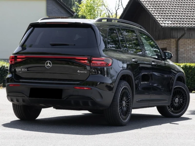 Mercedes-Benz EQB 300 AMG/4-MATIC/FACELIFT/NIGHT/LED/CAMERA/, снимка 4 - Автомобили и джипове - 51275263