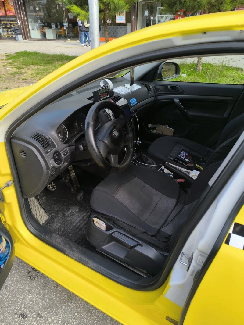 Skoda Octavia, снимка 6 - Автомобили и джипове - 52836082