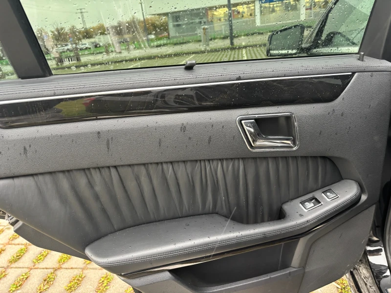 Mercedes-Benz E 350 Avantgarde, снимка 11 - Автомобили и джипове - 53292330